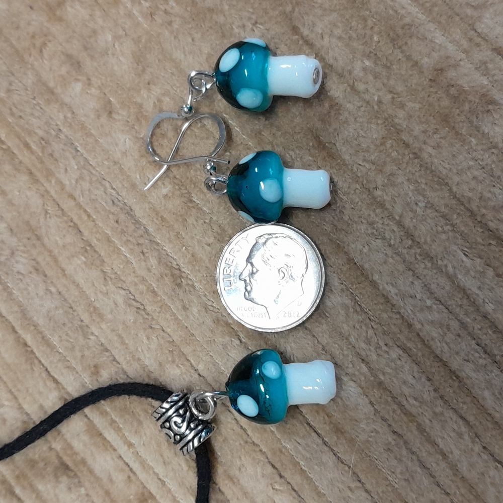 Glass mushroom earring and necklace set - Picture 5 of 5